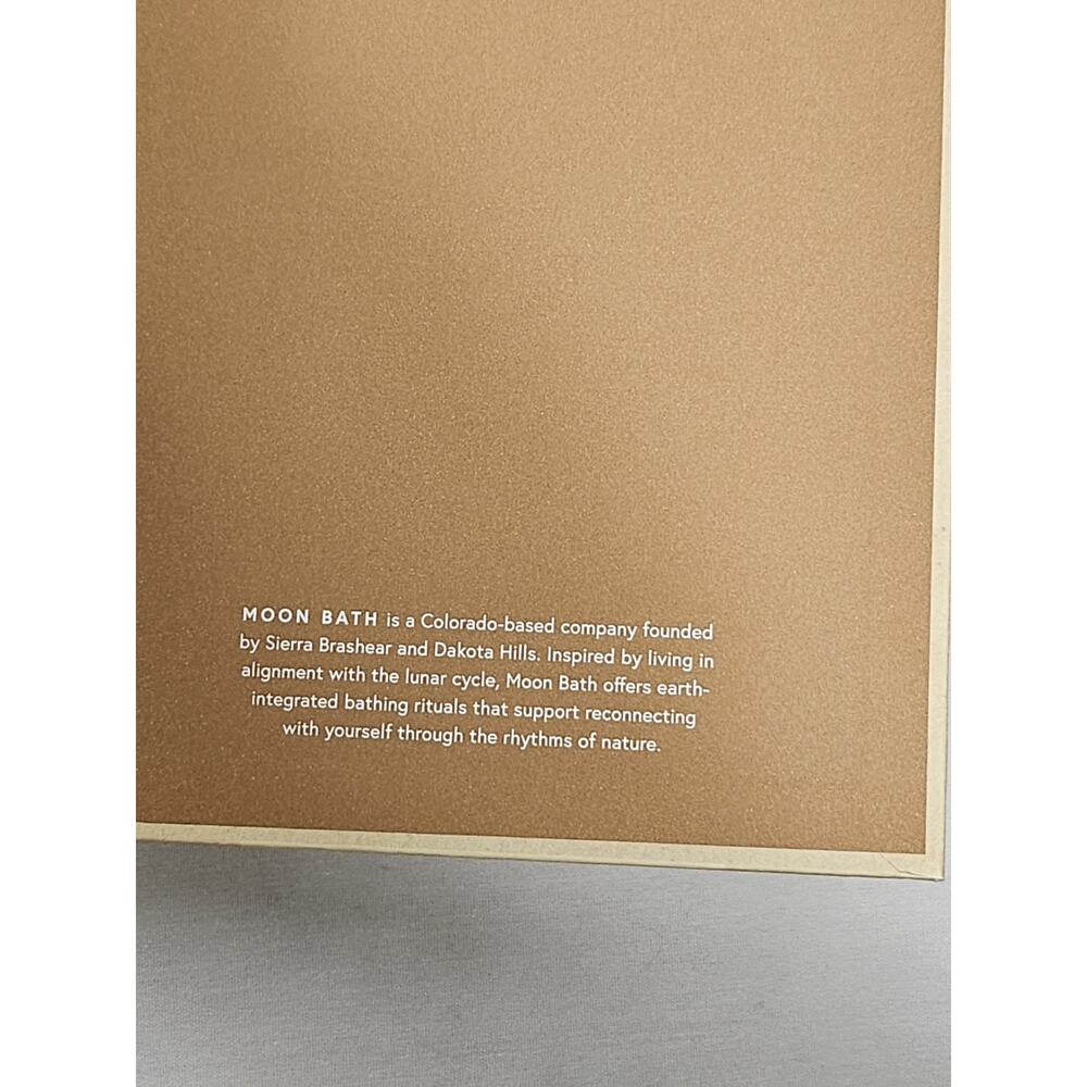 Moon Bath : Bathing Rituals and Recipes for Relaxation and Vitality - Picture 13 of 16
